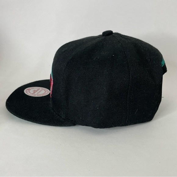 Mitchell & Ness NBA San Antonio Spurs HWC Core Basic Snapback Hat - Picture 6 of 11